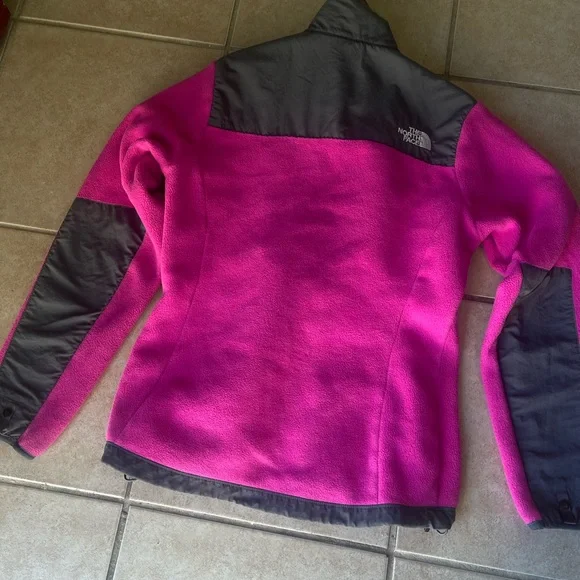The North Face Women's Fuchsia and Grey  Ski Jacket - Picture 6 of 6